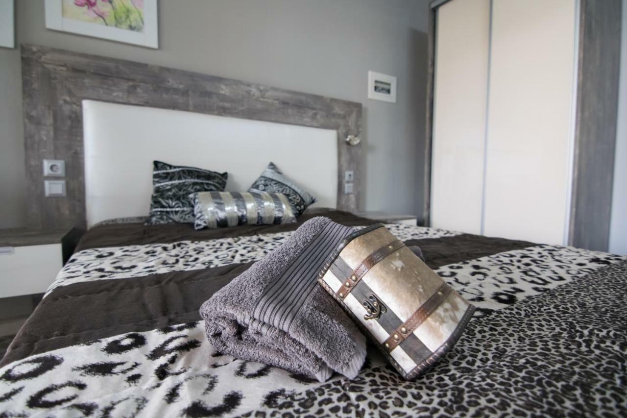 Avra Comfort Rooms Nea Poteidaia Esterno foto