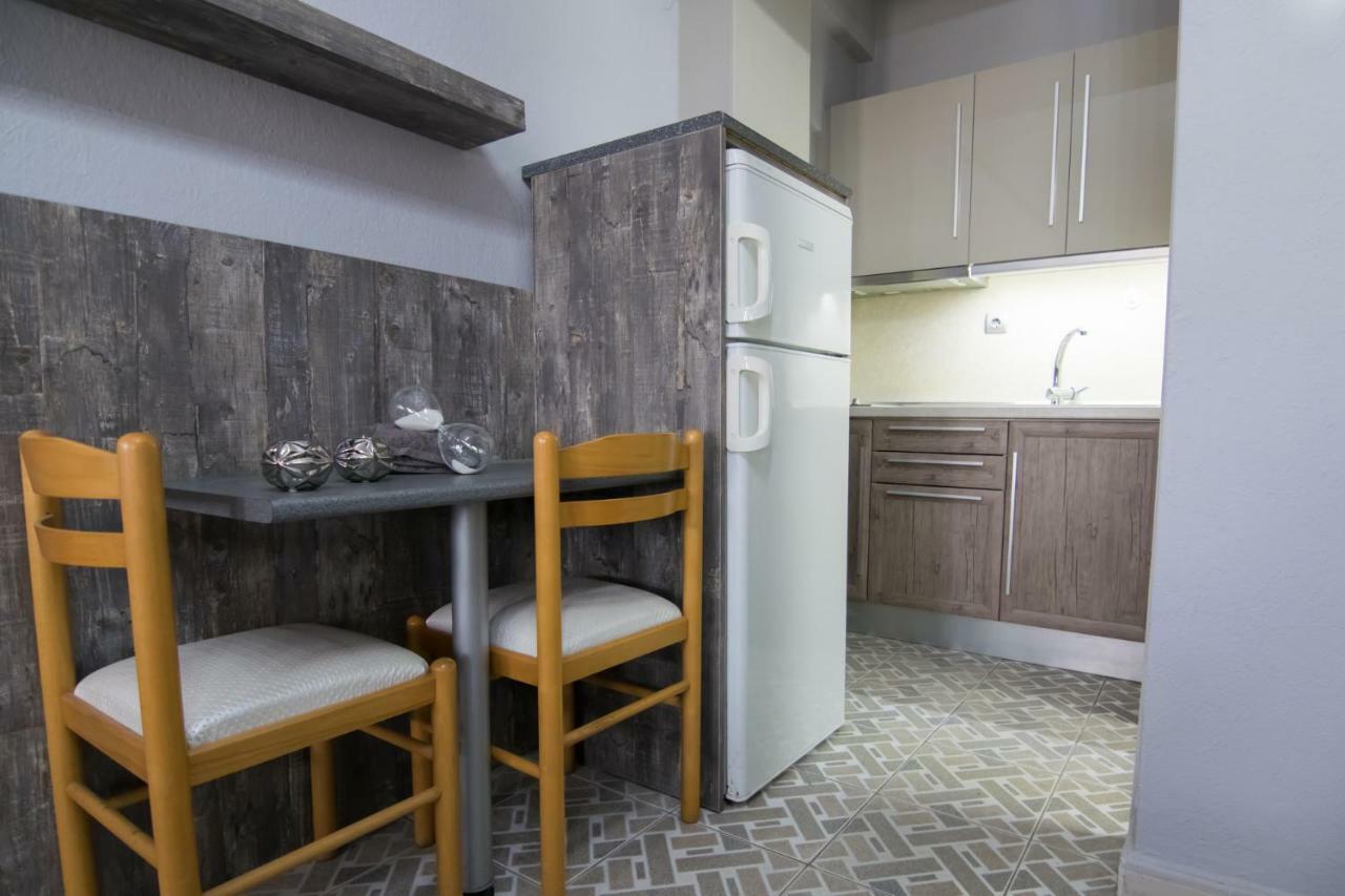 Avra Comfort Rooms Nea Poteidaia Esterno foto