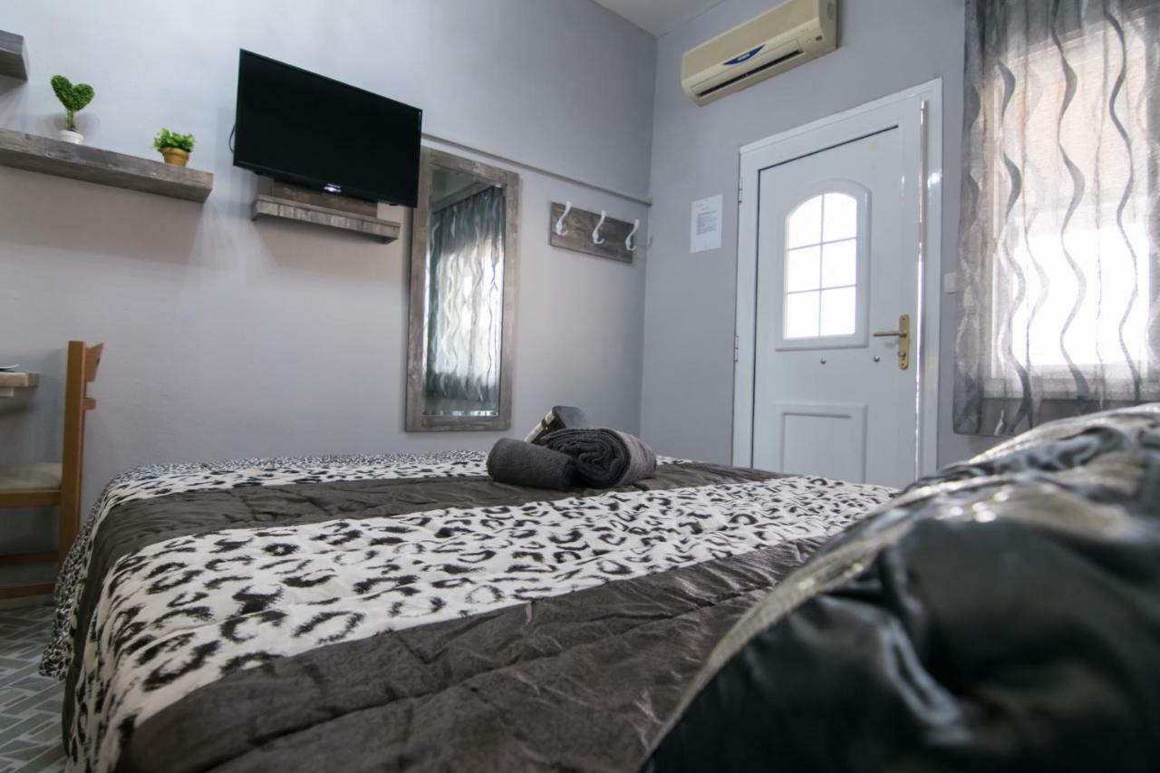 Avra Comfort Rooms Nea Poteidaia Esterno foto